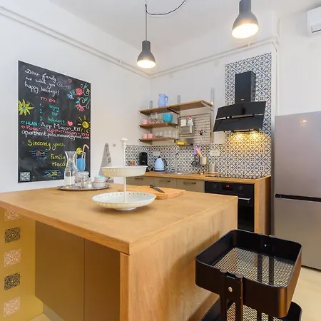 Macan, Beautiful Oasis 아파트 풀라