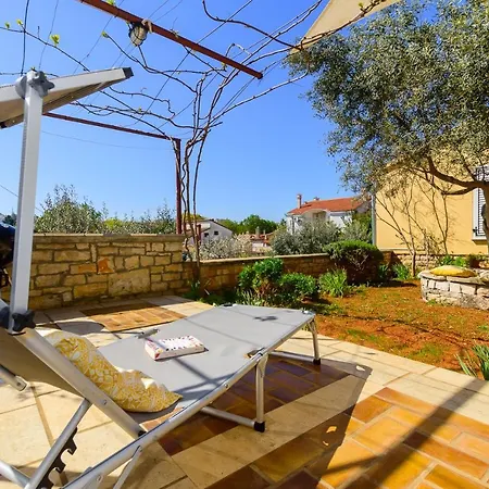 Macan, Beautiful Oasis 풀라