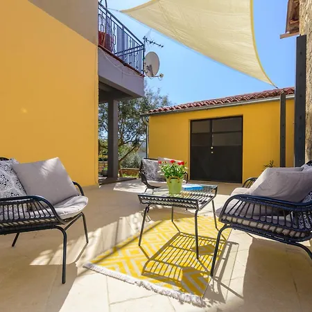 Macan, Beautiful Oasis 풀라