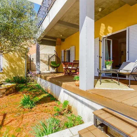 Macan, Beautiful Oasis 풀라