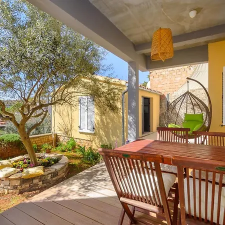 Macan, Beautiful Oasis Daire Pula