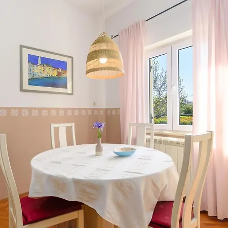 Daire Macan, Beautiful Oasis *