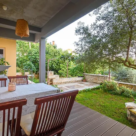 Macan, Beautiful Oasis Daire Pula