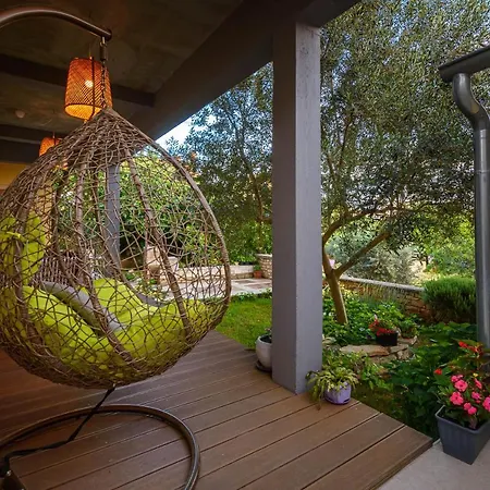 Macan, Beautiful Oasis *