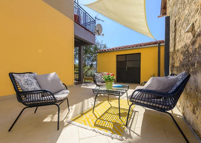 Macan, Beautiful Oasis Pola