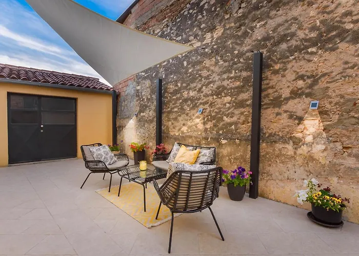 Macan, Beautiful Oasis *