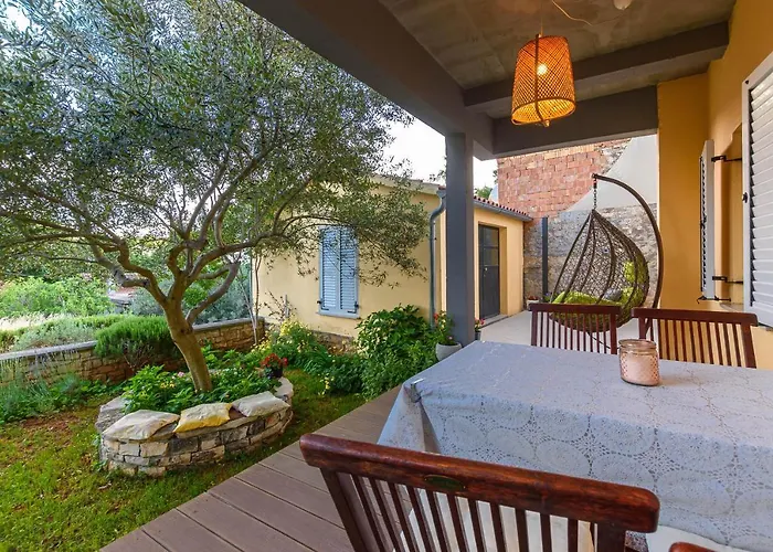 Macan, Beautiful Oasis Apartment